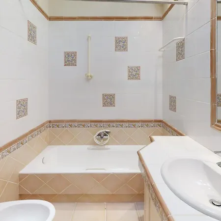 Luxury 6-bedroom With Heated Pool & Tennis Court Near Monaco וילה *