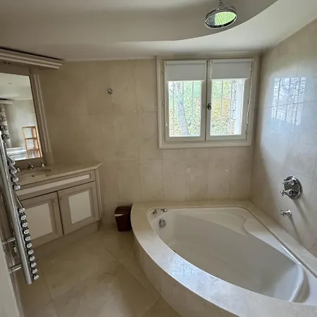 Luxury 6-bedroom With Heated Pool & Tennis Court Near Monaco וילה *