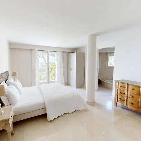 Luxury 6-bedroom With Heated Pool & Tennis Court Near Monaco וילה אזה