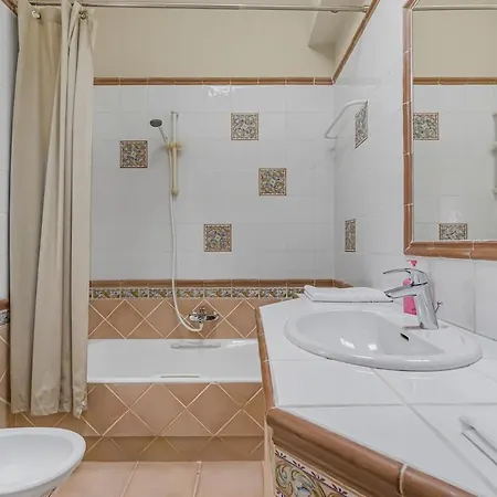 Βίλα Eden - Private 6-bed Estate With Tennis, Above Monaco *