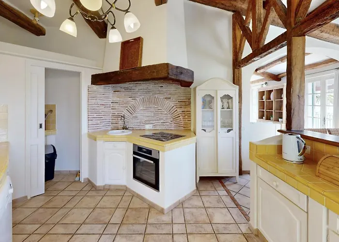 Luxury 6-bedroom With Heated Pool & Tennis Court Near Monaco *