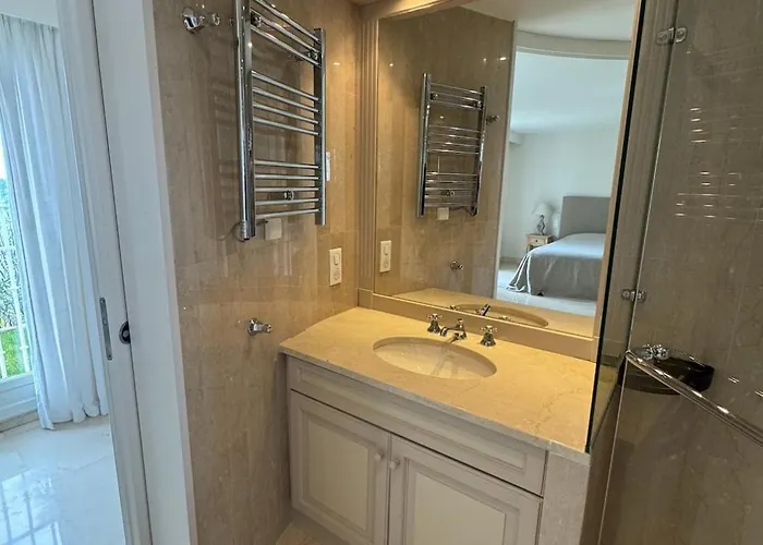 Willa Luxury 6-bedroom With Heated Pool & Tennis Court Near Monaco