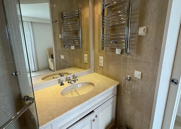 Willa Luxury 6-bedroom With Heated Pool & Tennis Court Near Monaco