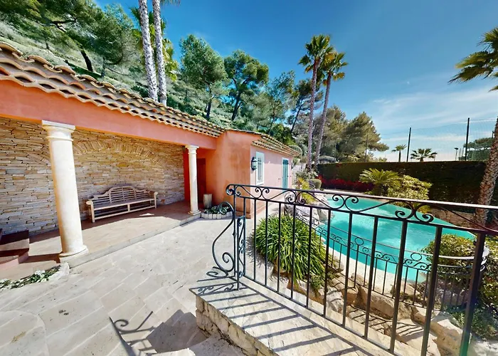 Willa Luxury 6-bedroom With Heated Pool & Tennis Court Near Monaco *