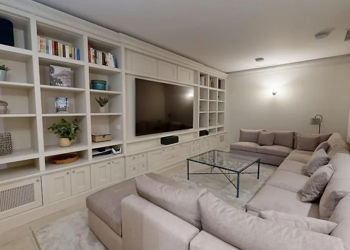 Willa Luxury 6-bedroom With Heated Pool & Tennis Court Near Monaco