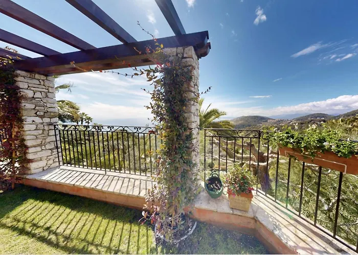 Luxury 6-bedroom With Heated Pool & Tennis Court Near Monaco *